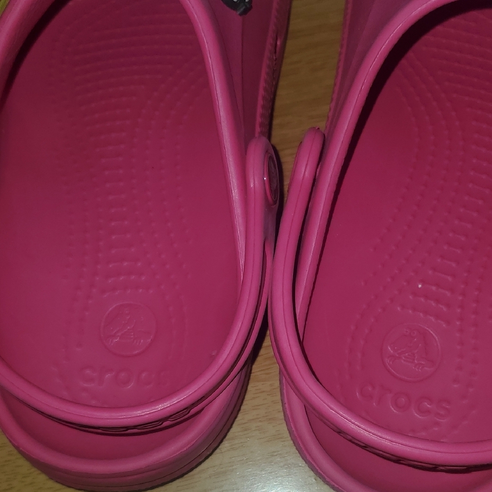 Unisex  Pink Crocs with Fun Charms - Picture 5 of 7